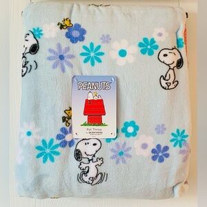 Peanuts Snoopy Blue Daisies Spring Flowers Throw Blanket